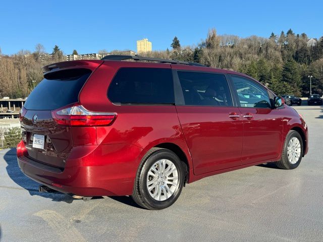 2017 Toyota Sienna 