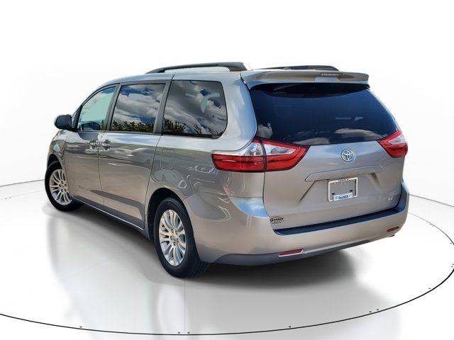 2017 Toyota Sienna XLE