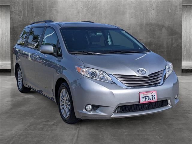 2017 Toyota Sienna XLE