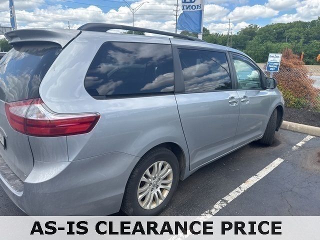 2017 Toyota Sienna 