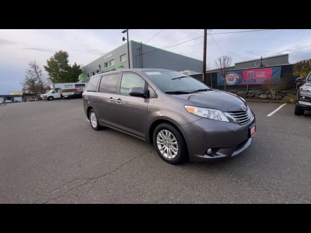 2017 Toyota Sienna XLE