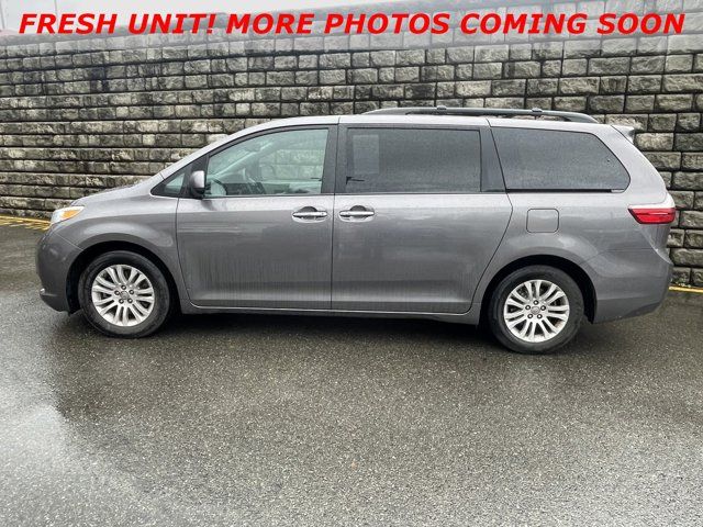 2017 Toyota Sienna XLE