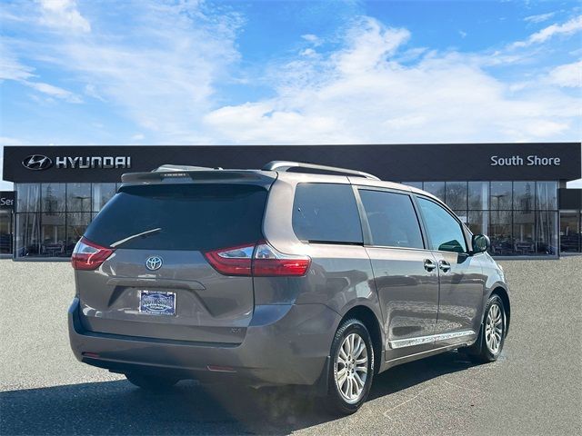 2017 Toyota Sienna 