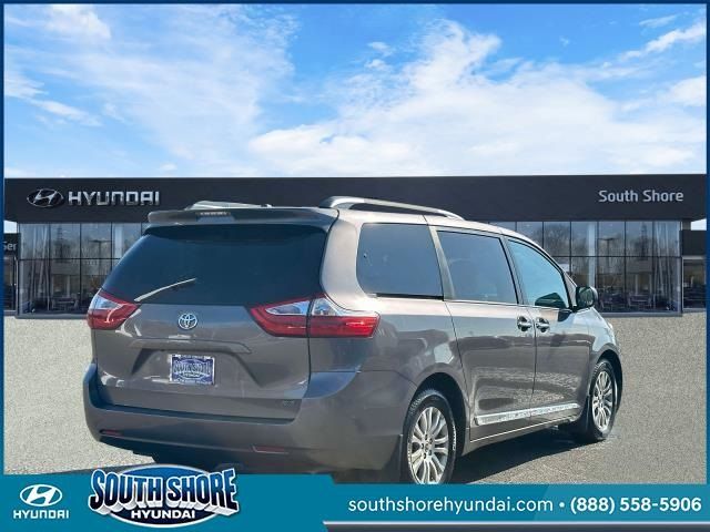 2017 Toyota Sienna 