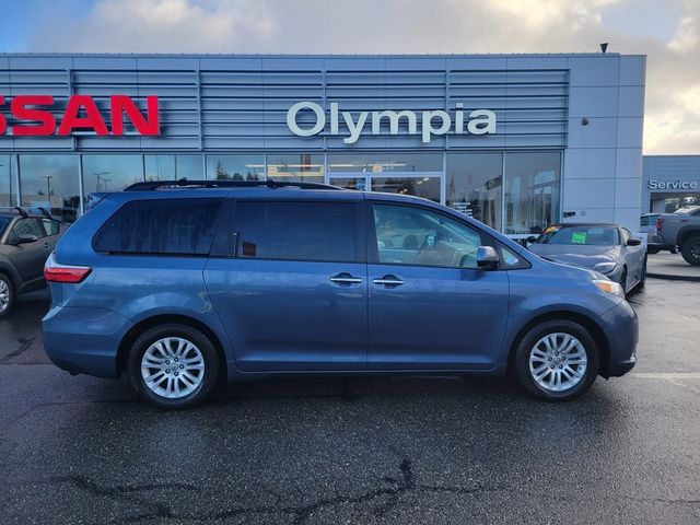 2017 Toyota Sienna XLE