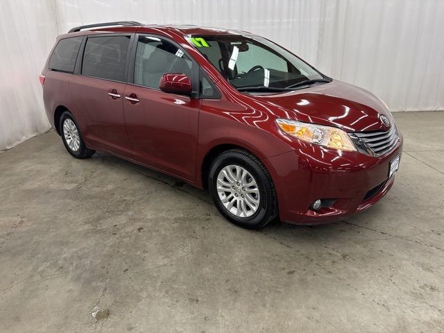 2017 Toyota Sienna XLE