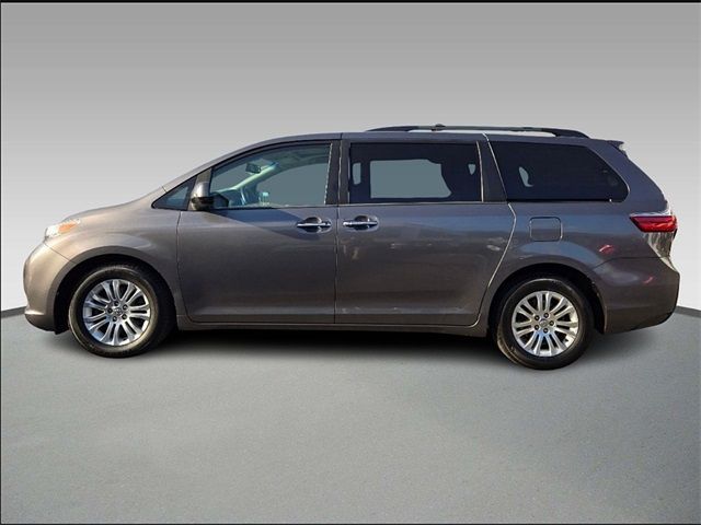 2017 Toyota Sienna 