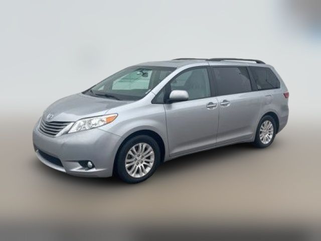 2017 Toyota Sienna XLE Auto Access Seat