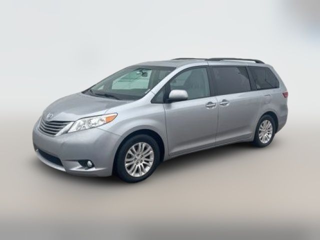 2017 Toyota Sienna XLE Auto Access Seat