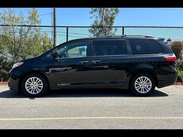 2017 Toyota Sienna XLE