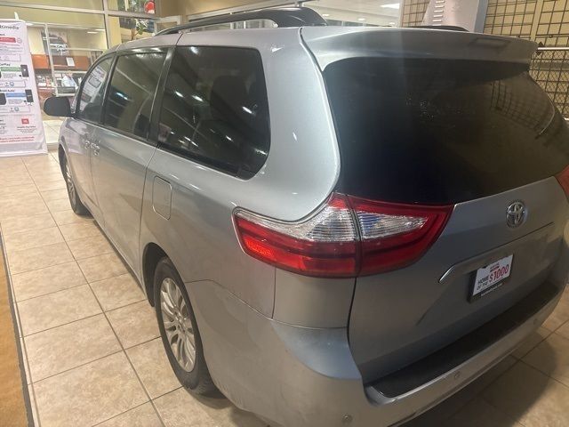 2017 Toyota Sienna XLE