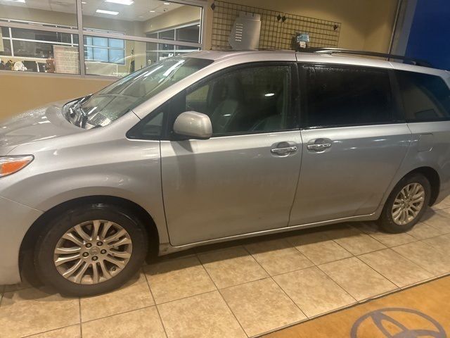 2017 Toyota Sienna XLE