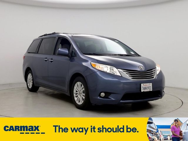 2017 Toyota Sienna XLE