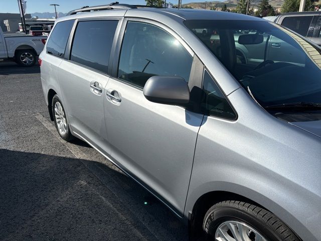 2017 Toyota Sienna 