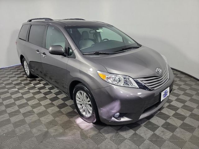 2017 Toyota Sienna XLE