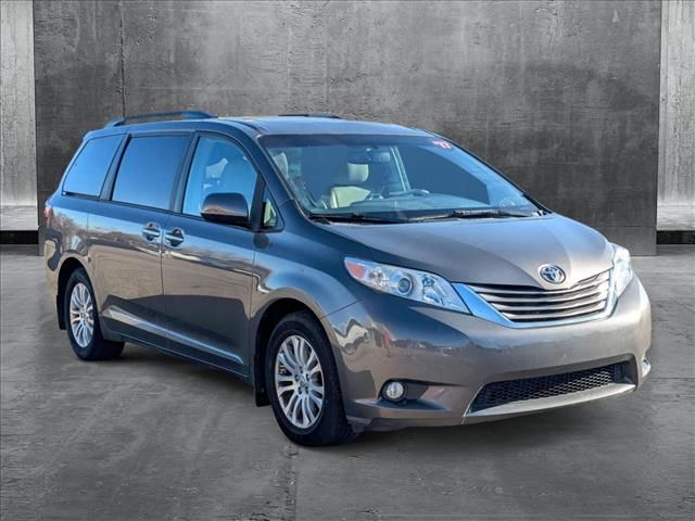 2017 Toyota Sienna XLE