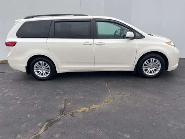 2017 Toyota Sienna XLE