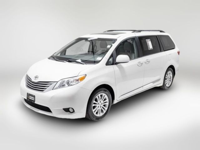 2017 Toyota Sienna XLE Auto Access Seat