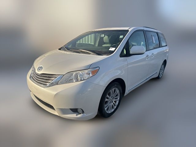 2017 Toyota Sienna XLE Auto Access Seat