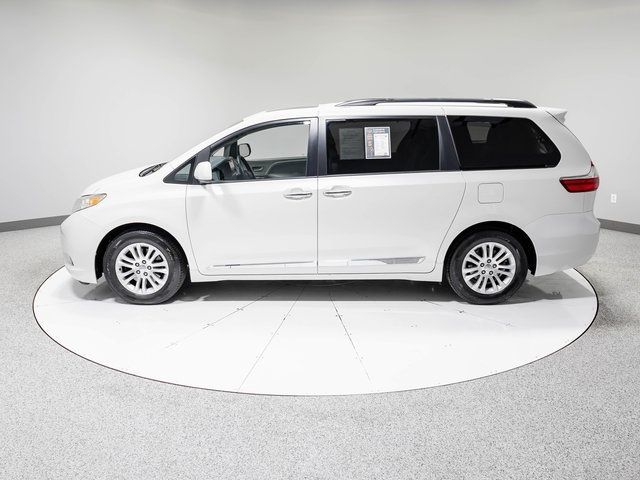 2017 Toyota Sienna XLE Auto Access Seat