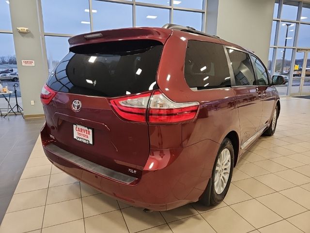 2017 Toyota Sienna XLE