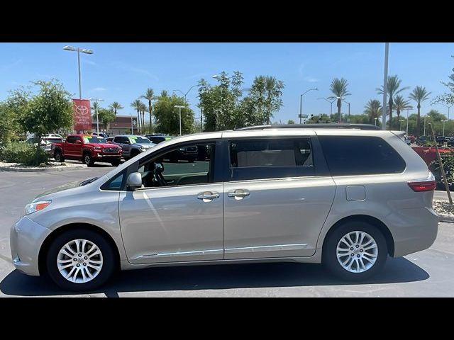 2017 Toyota Sienna XLE