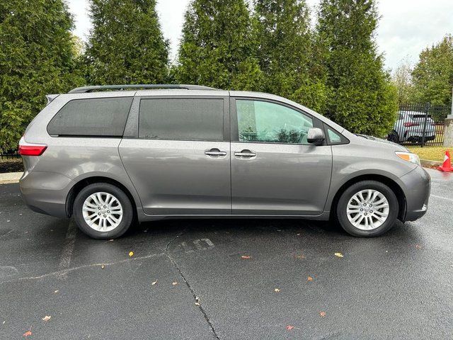 2017 Toyota Sienna 