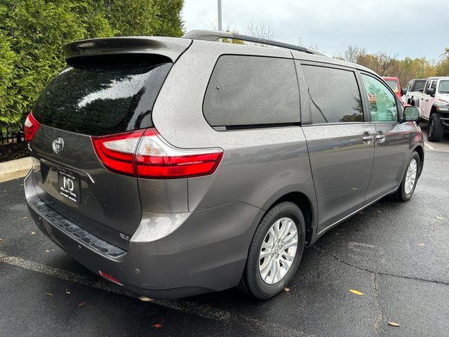 2017 Toyota Sienna 