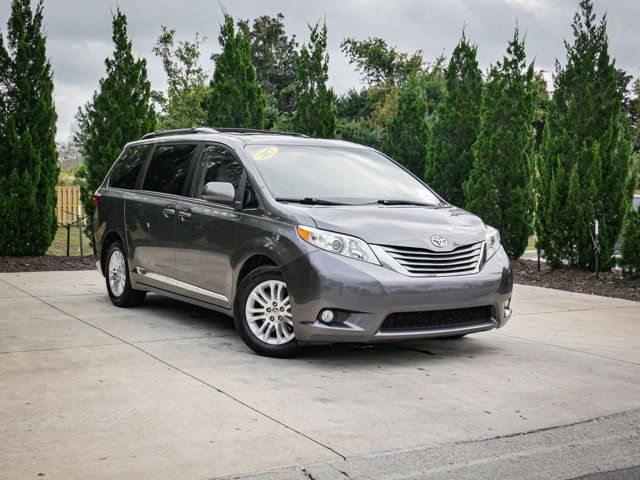 2017 Toyota Sienna XLE