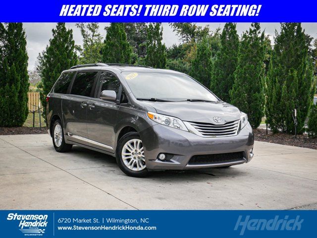 2017 Toyota Sienna XLE