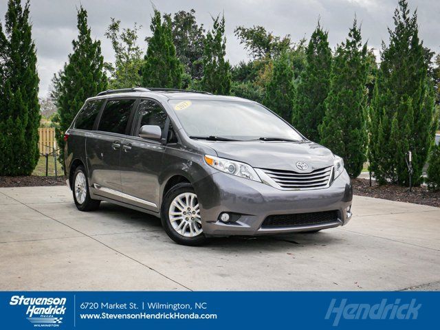 2017 Toyota Sienna XLE