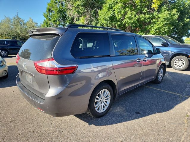 2017 Toyota Sienna XLE