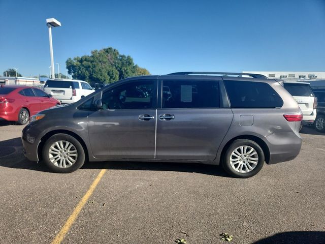 2017 Toyota Sienna XLE