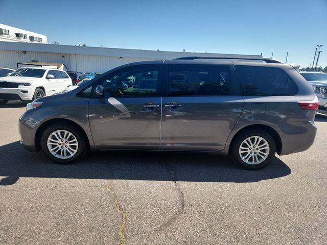 2017 Toyota Sienna XLE