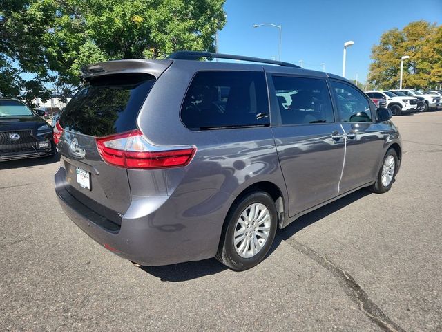 2017 Toyota Sienna XLE