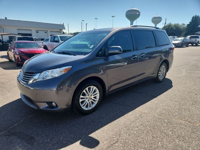 2017 Toyota Sienna XLE