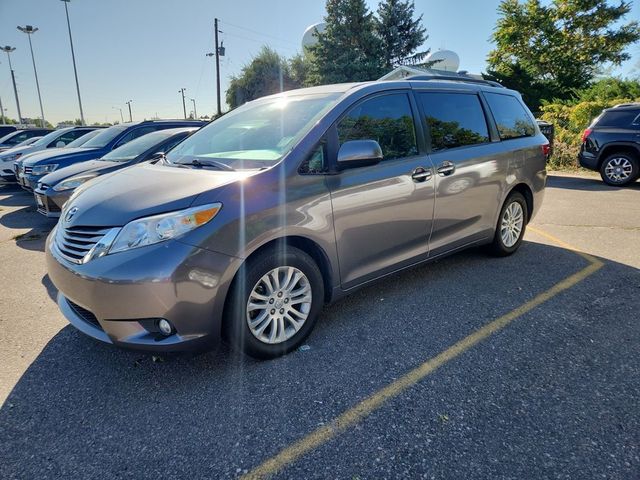 2017 Toyota Sienna XLE