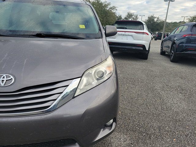 2017 Toyota Sienna XLE