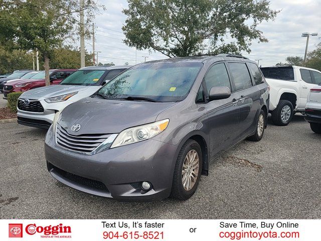 2017 Toyota Sienna XLE