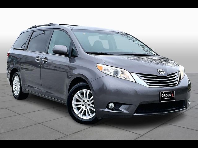 2017 Toyota Sienna XLE
