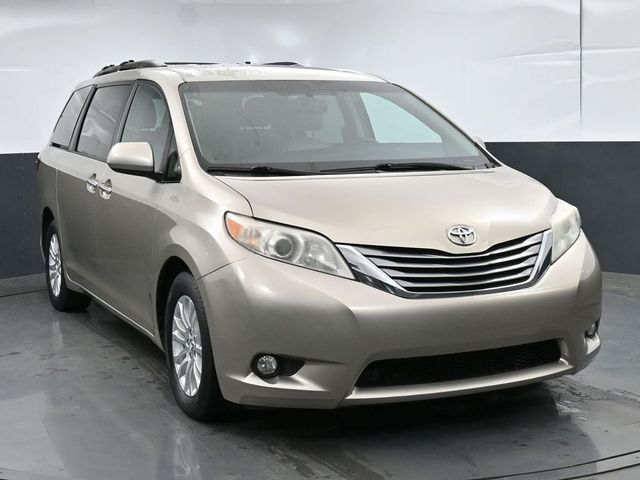 2017 Toyota Sienna XLE Auto Access Seat