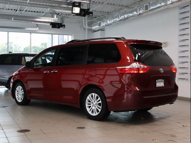 2017 Toyota Sienna XLE