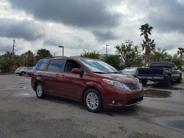 2017 Toyota Sienna XLE