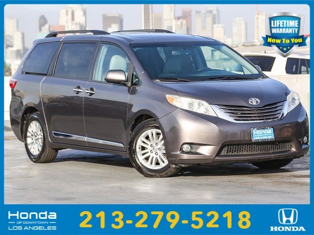 2017 Toyota Sienna XLE