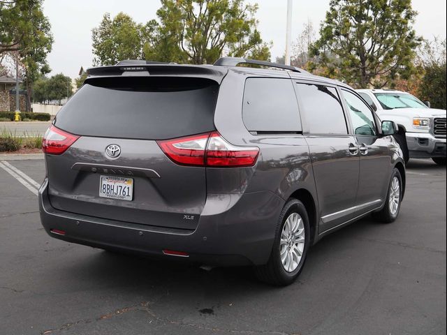 2017 Toyota Sienna XLE