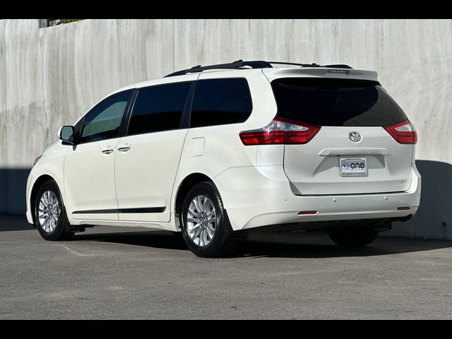 2017 Toyota Sienna XLE