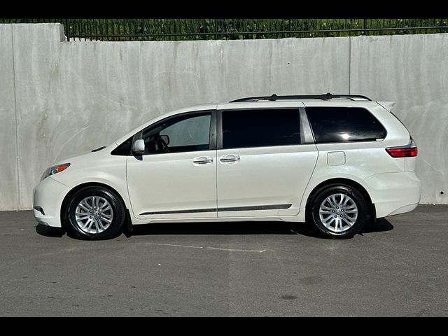 2017 Toyota Sienna XLE