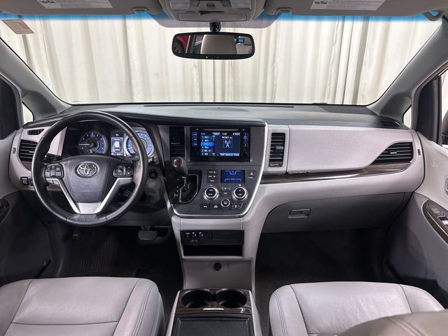 2017 Toyota Sienna XLE