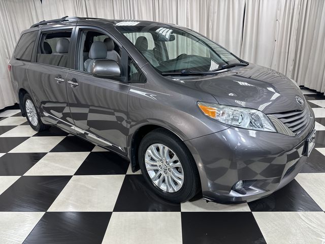 2017 Toyota Sienna XLE