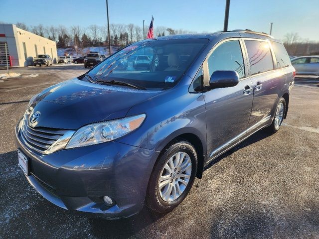 2017 Toyota Sienna 